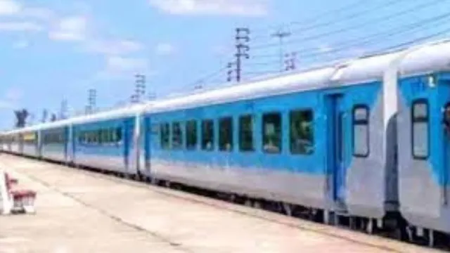 नरकटियागंज गोरखपुर रेलखंड पर दोहरीकरण के कारण पूर्वांचल एक्सप्रेस सहित कई ट्रेनें रद