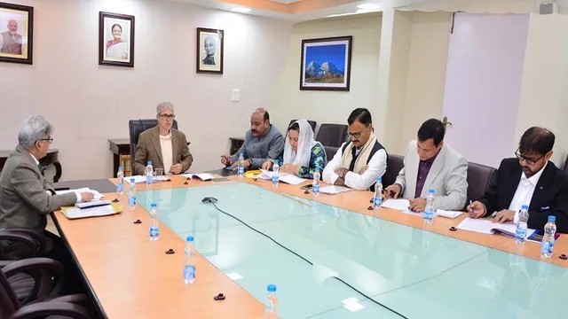 J&K कैबिनेट का बड़ा फैसला: सभी AAY परिवारों को मिलेगी 200 यूनिट मुफ्त बिजली, जलशक्ति विभाग के पुनर्गठन को भी मंजूरी