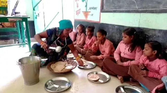 बिहार के 71 हजार स्कूलों में नया नियम: मिड-डे मील योजना में सख्ती; एक माह में भरनी होगी रिक्ति