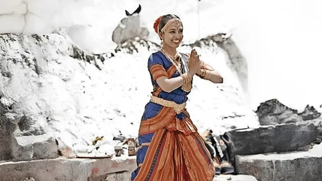 मुलुंड से माउंट एवरेस्ट… 22 वर्षीय सानिका ने चढ़ाई से पहले बेस कैंप पर किया भरतनाट्यम