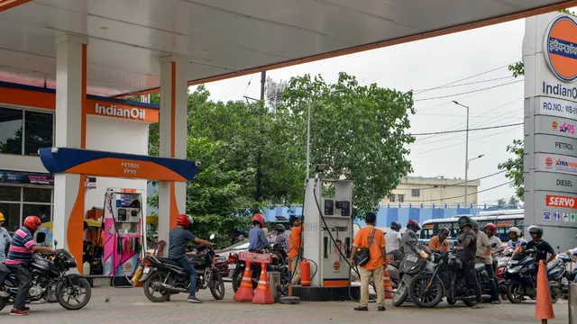 Petrol Diesel Price Hike: फिर बढ़े पेट्रोल-डीजल के दाम, 91 पैसे प्रति लीटर का इजाफा