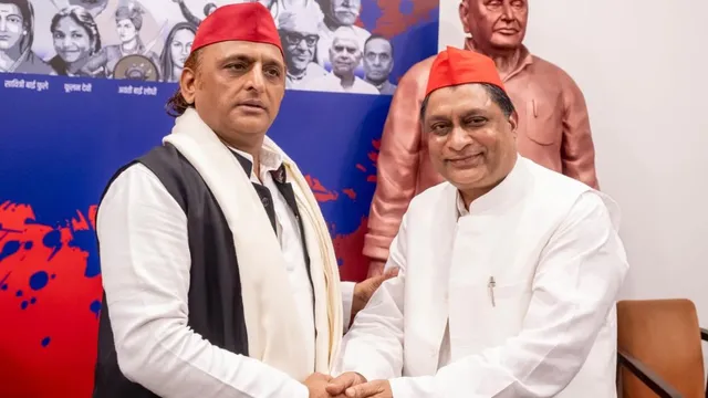 मायावती को झटका देकर अखिलश यादव के खेमे में पहुंचे हाजी जियाउद्दीन अंसारी, सपा प्रमुख ने दिलाई सदस्यता