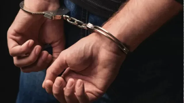 काशी विश्वनाथ मंदिर में फर्जी दर्शन कराने वालों पर पुलिस का शिकंजा, 25 लोग पुल‍िस हिरासत में