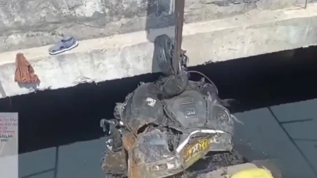 ऑटो रिक्शा, सोफा, गद्दा और पलंग… मानसून से पहले मुंबई के नालों की सफाई के दौरान मिली अजीब चीजें