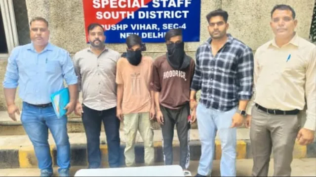 भीड़भाड़ में पलक झपकते ही गायब कर देते थे मोबाइल, दिल्ली पुलिस ने ‘डेग्गी गैंग’ के दो शातिर चोर दबोचे