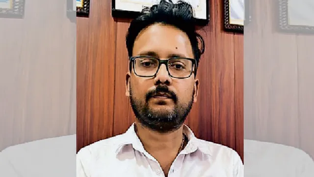 वाराणसी में बिजली विभाग का क्लर्क 30 हजार रुपये घूस लेते गिरफ्तार, बुनकर से मांगे थे 70 हजार