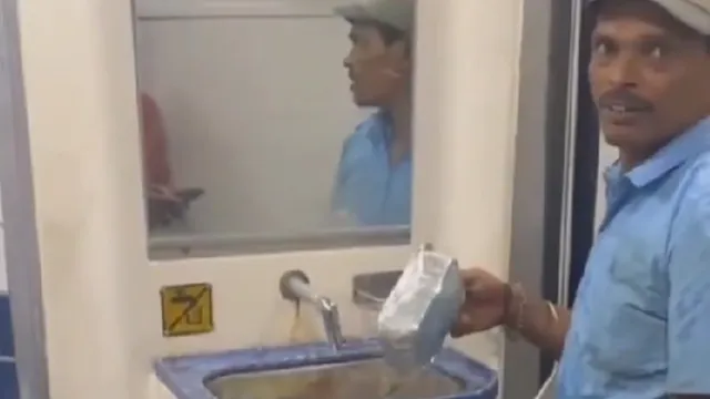 ट्रेन के शौचालय में बर्तन धोते दिखे कर्मचारी, एफएसएसएआई ने आइआरसीटीसी को भेजा नोटिस