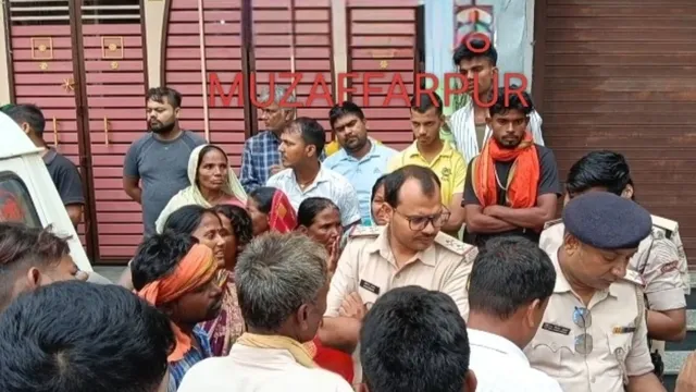 मुजफ्फरपुर में नवविवाहिता की मौत पर हंगामा, इलाज में लापरवाही का आरोप लगाकर सड़क जाम