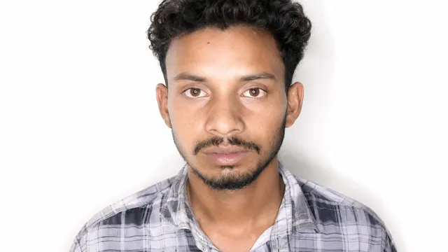गोरखपुर में रेलवे ट्रैक किनारे मिला बिहार के युवक का शव, ट्रेन से गिरने की आशंका