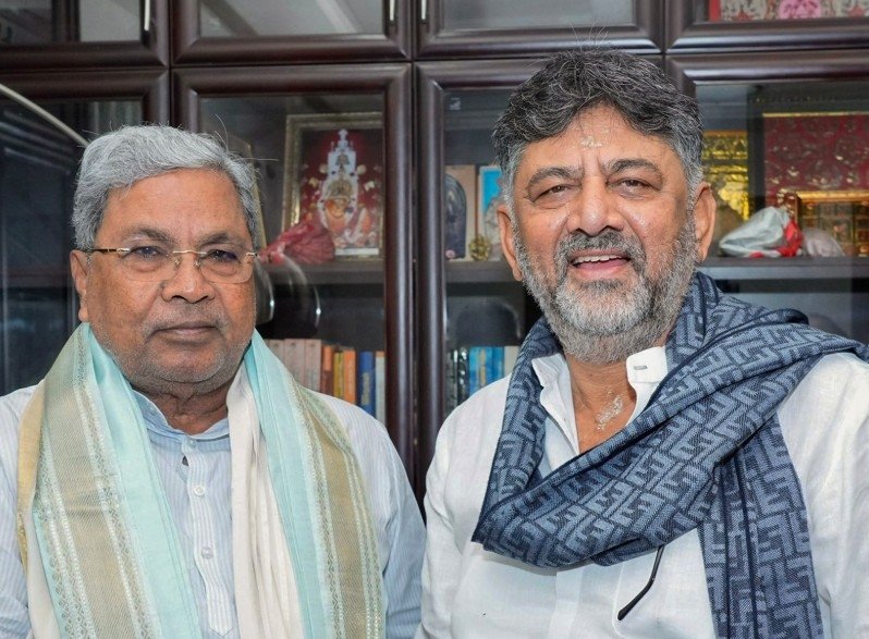 🔥 कर्नाटक में फिर दो सत्ता केंद्र? CM बने डीके शिवकुमार, लेकिन कैबिनेट पर सिद्दरमैया की छाप!
