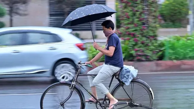 दिल्ली-NCR में तेज हवा के साथ बारिश के आसार, IMD ने जारी किया येलो अलर्ट