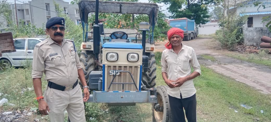 बिना अभिवहन पास गिट्टी-डस्ट का अवैध परिवहन करते ट्रैक्टर-ट्रॉली जब्त, सिंगरौली खनिज विभाग की कार्रवाई