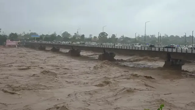 जम्मू-कश्मीर में मानसून से पहले अलर्ट मोड, संवेदनशील इलाकों का होगा सुरक्षा ऑडिट, अर्ली वॉर्निंग सिस्टम पर फोकस