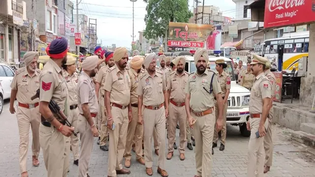 अमृतसर में नशा और हथियार तस्कर गिरोह का भंडाफोड़, पांच पिस्तौल-हेरोइन और 5 लाख की हवाला मनी सहित चार काबू