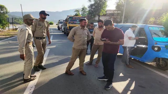 राजौरी-पुंछ हाईवे पर MVD का बड़ा एक्शन, 16 वाहनों के काटे चालान, 3 जब्त, 74 हजार से ज्यादा वसूला जाएगा जुर्माना