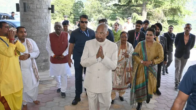 पूर्व राष्ट्रपति रामनाथ कोविंद कुल्लू पहुंचे, आध्यात्मिक गुरु सुधांशु महाराज से की मुलाकात; दो दिन पहाड़ों में रुकेंगे