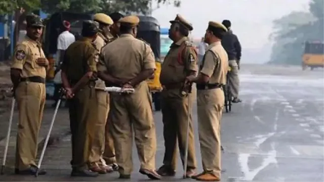 अंबेडकरनगर में चोरों का आतंक, निशाने पर आभूषण की दुकान और मकान, पुलिस की कार्रवाई पर सवाल