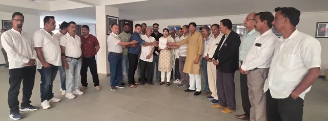 अल्मोड़ा में कांग्रेस का प्रदर्शन, पेपर लीक और भर्ती अनियमितताओं पर सरकार को घेरा
