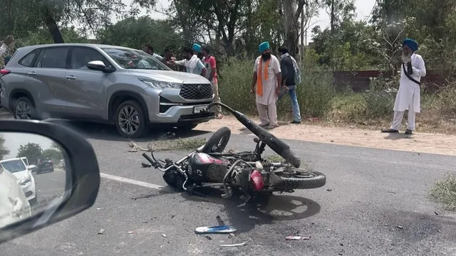 दवाई लेकर लौट रहा था परिवार, फरीदकोट में तेज रफ्तार कार ने मारी टक्कर; पिता और मासूम की मौत