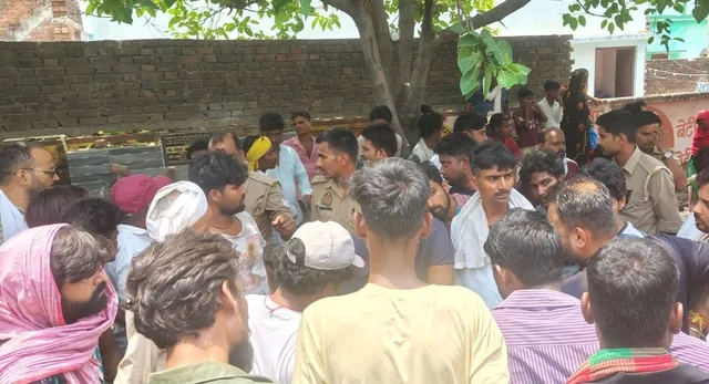 देवरिया में प्रसूता की मौत पर बरहज सीएचसी में परिजनों का हंगामा, लापरवाही का आरोप