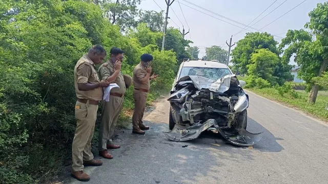 कुशीनगर में तेज रफ्तार कार ने बाइक को मारी टक्कर, सास-बहू समेत 3 लोगों की मौत