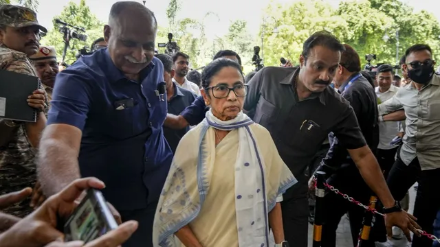 TMC में बगावत की गूंज अब विदेशों तक, अंतरराष्ट्रीय मीडिया ने ममता बनर्जी के नेतृत्व पर उठाए सवाल