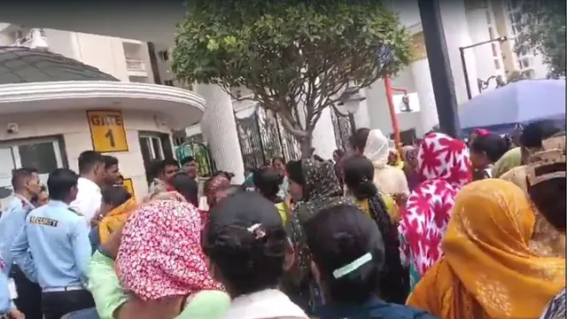 ग्रेटर नोएडा में घरेलू सहायिका से मारपीट के विरोध में सड़क पर हंगामा, पूर्वांचल रॉयल सिटी सोसायटी के बाहर प्रदर्शन