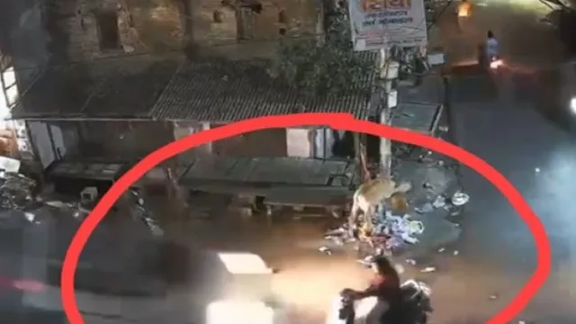 मेरठ में तेज रफ्तार कार की जोरदार टक्कर से स्कूटी सवार उछलकर बोनट पर गिरा, 100 मीटर तक घसीटा