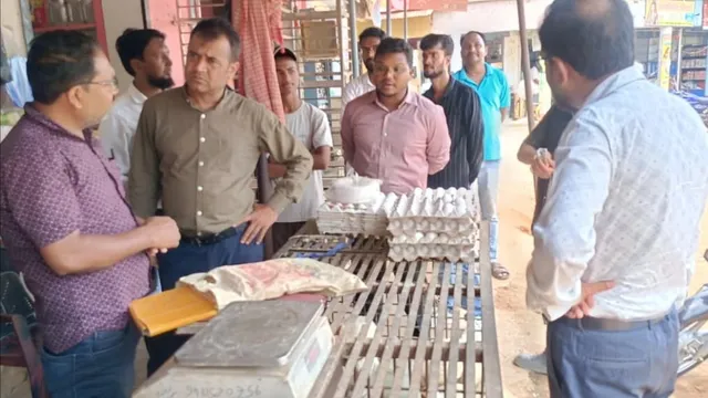 सिमडेगा में मीट और चिकन दुकानों की जांच, बिना लाइसेंस कारोबार करने वालों को चेतावनी