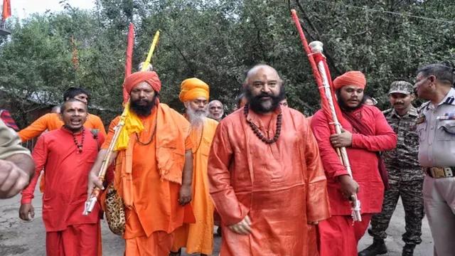 इंतजार खत्म! महंत दीपेंद्र गिरि ने किया छड़ी मुबारक यात्रा 2026 का ऐलान, जानिए कब होगी पवित्र गुफा में अंतिम पूजा