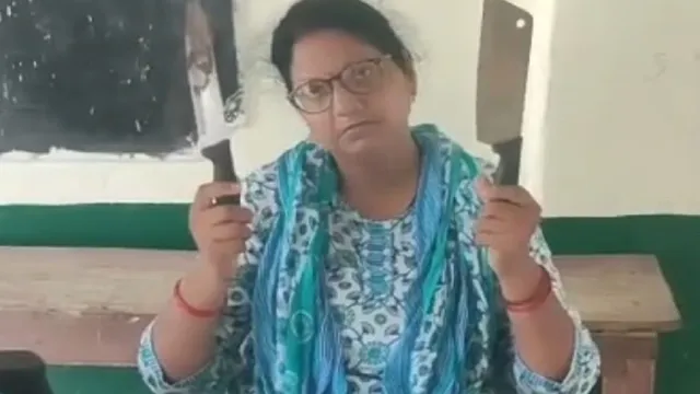 ‘चाकू वाली’ निलंबित मैडम बीआरसी कौशांबी से संबद्ध, अब मिलेगा आधा वेतन; प्रकरण की जांच एबीएसए को सौंपी गई