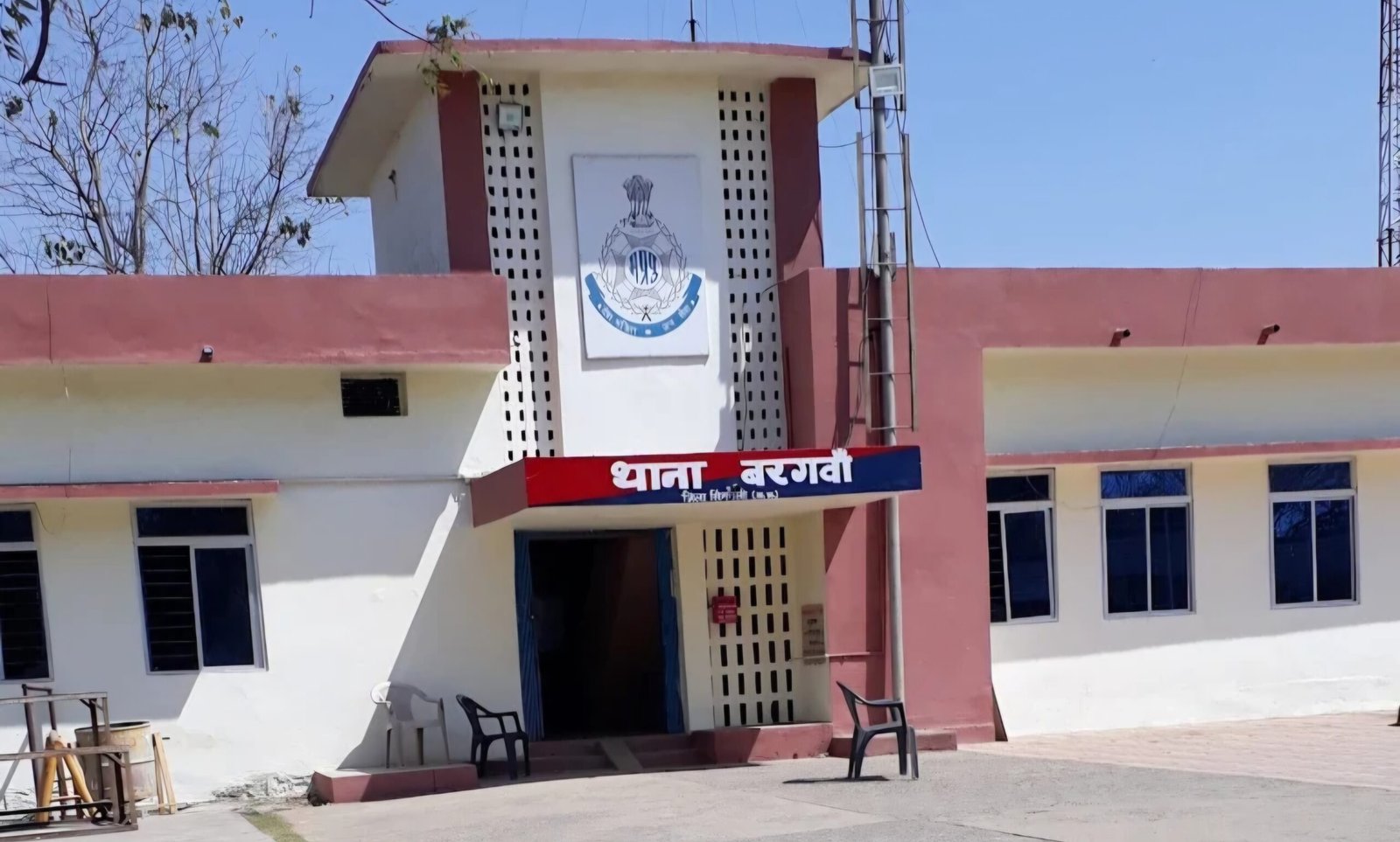 बरगवां क्षेत्र के शराब भट्टी से दिन-दहाड़े गांव-गांव पहुंच रही अवैध शराब, पुलिस की मौन साझेदारी से बेखौफ तस्कर