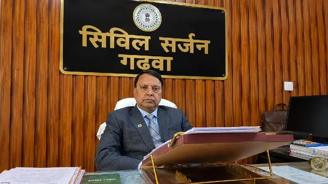 गढ़वा में मेराल सीएचसी पर सिविल सर्जन का बड़ा चाबुक, एक माह से गायब तीन डॉक्टरों का वेतन रोका