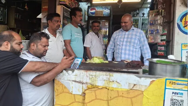 हापुड़ में पान की दुकान से 80 हजार कैश और 2 लाख का माल चोरी, CCTV में कैद हुए तीन बदमाश
