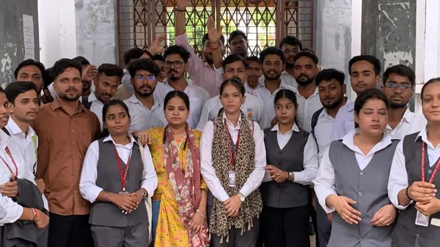 महात्मा गांधी काशी विद्यापीठ में मूल्यांकन में गड़बड़ी से नाराज एमएसडब्ल्यू के छात्रों का प्रदर्शन