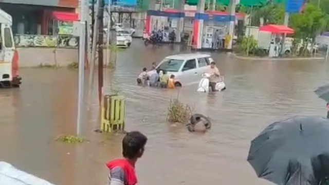 हिमाचल में भारी बारिश का रेड अलर्ट, 5 जिलों में दो दिन कड़े तेवर दिखाएगा मौसम; प्रशासन ने जारी की एडवायजरी
