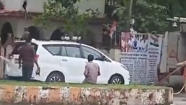 सिंगरौली: फायर ब्रिगेड की गाड़ी से चमकाई जा रही थी बीजेपी विधायक की इनोवा कार, वीडियो वायरल होने के बाद बढ़ा विवाद