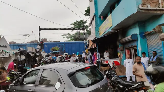 ‘रेल मंत्री जी; मालगाड़ी यहां मत रोकिए…’, भागलपुर के इशाकचक क्रॉसिंग पर रोज लग रहा जाम; परेशान लोगों की गुहार