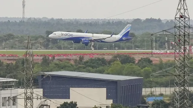 224 यात्रियों को लेकर जा रही IndiGo फ्लाइट की इमरजेंसी लैंडिंग, इंजन फेल होने के बाद चेन्नई एयरपोर्ट पर मचा हड़कंप