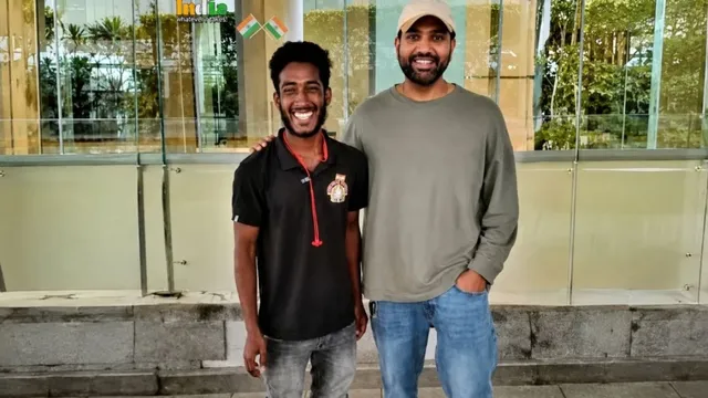 रोहित शर्मा से मिलने ओडिशा से साइकिल चलाकर मुंबई पहुंचा फैन, गेट के बाहर 48 घंटे किया इंतजार; हिटमैन ने दी झप्पी