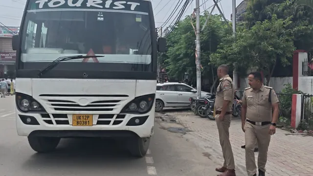 उत्तराखंड में टूरिस्ट बस से लीसा के 338 कनस्तर बरामद, किमत दस लाख रुपये