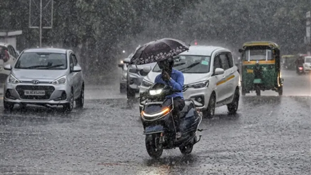 MP में स्कूल बंद, यूपी में नदियां उफान पर… देश के कई राज्यों में बारिश का अलर्ट