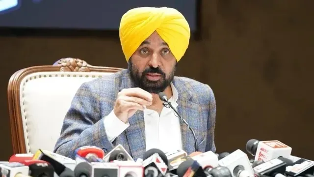 पंजाब में 27 अगस्त को ठप हो सकता है सरकारी काम, 5 लाख कर्मचारियों के अवकाश से पहले एक्शन में सरकार; बुलाई बैठक