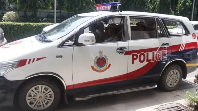 दिल्ली के कंझावला में पुलिस मुठभेड़, नीरज बवानिया गिरोह का शार्प शूटर गिरफ्तार; 5 विदेशी हथियार बरामद