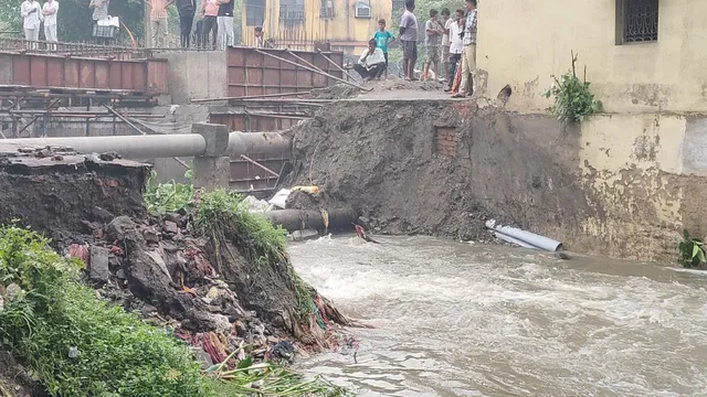 धनबाद: पहली ही बारिश में बहा झिलिया पुल का डायवर्सन, कुमारधुबी और मैथन का संपर्क टूटा; लोग बेहाल