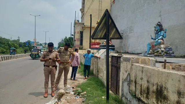 हापुड़ में बालाजी मंदिर के बाहर मांस से भरा कट्टा मिला, जांच में जुटी पुलिस; हिंदू संगठनों में नाराजगी