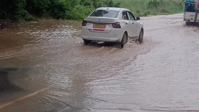 बिजनौर में हरिद्वार मार्ग पर आया मालन का पानी, हजारों बीघा खेतों में बह रही नदी की धारा