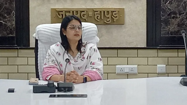 कांवड़ यात्रा को लेकर हापुड़ DM के कड़े निर्देश, लापरवाही बरती तो अफसरों की खैर नहीं!