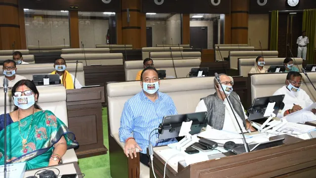 झारखंड विधानसभा में JPSC-JSSC मुद्दे पर बीजेपी विधायकों ने मास्क पहनकर किया प्रदर्शन, मानसून सत्र हुआ स्थगित
