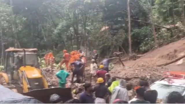 केरलम में मूसलाधार बारिश से भारी तबाही, भूस्खलन में तीन लोगों की मौत; 8 जिलों में रेड अलर्ट